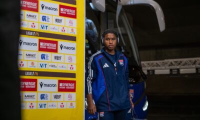 Endrick saliendo del autobús del equipo