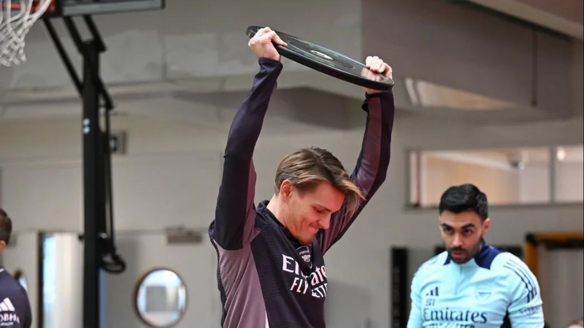 Odegaard con pie y medio fuera del Arsenal