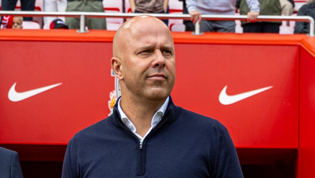 Arne Slot, en el punto de mira ante su temporada más decisiva con el Liverpool