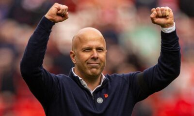 Arne Slot enfrenta a las críticas, mientras intenta que el Liverpool recupere su nivel