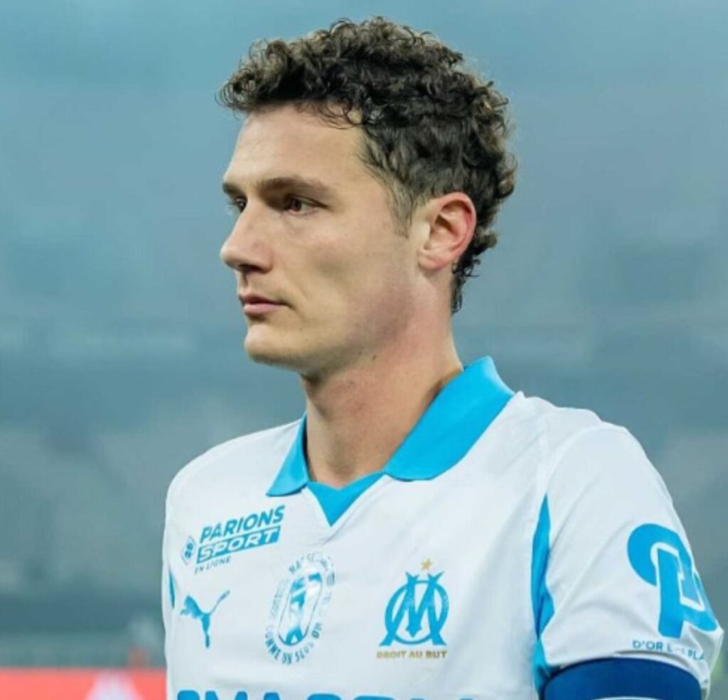 Benjamin Pavard, en el punto de mira del Borussia Dortmund
