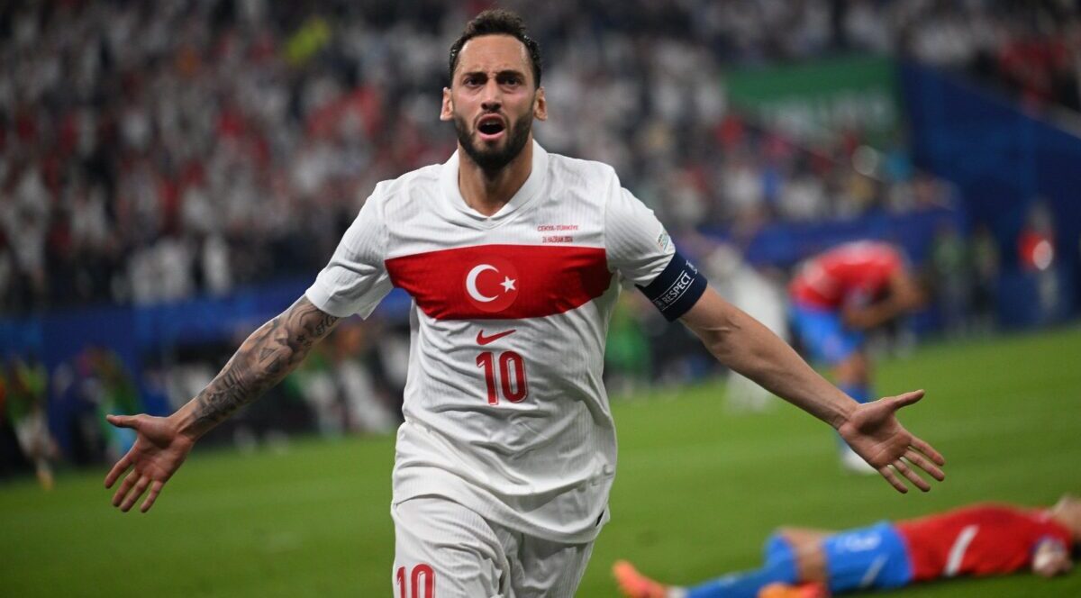 Calhanoglu se acerca a la tierra de sus padres: el Galatasaray ya trabaja en su fichaje