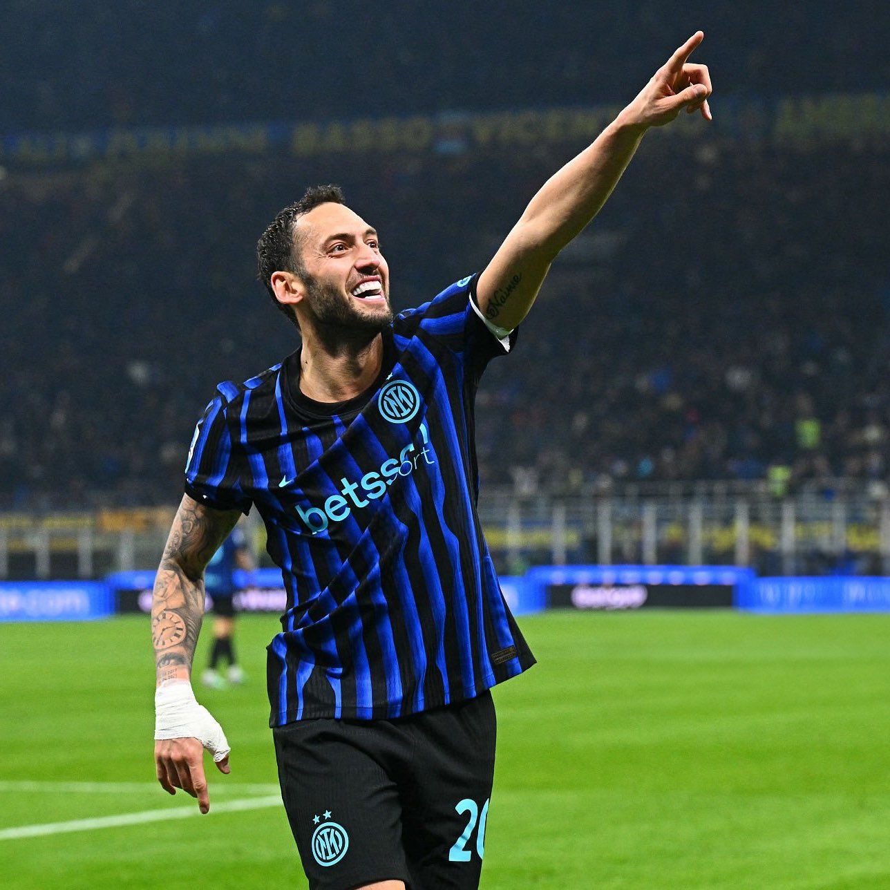Calhanoglu se acerca a la tierra de sus padres: el Galatasaray ya trabaja en su fichaje
