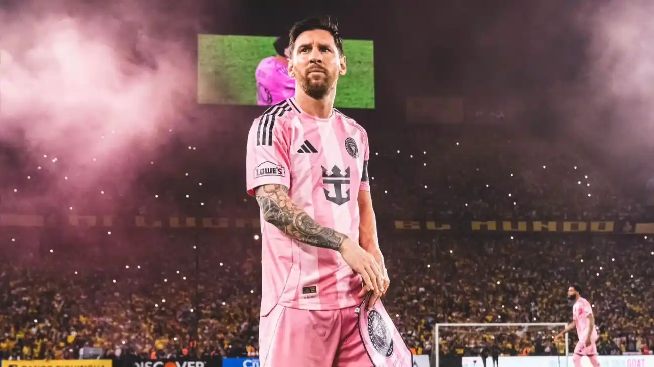 Leo Messi cae lesionado