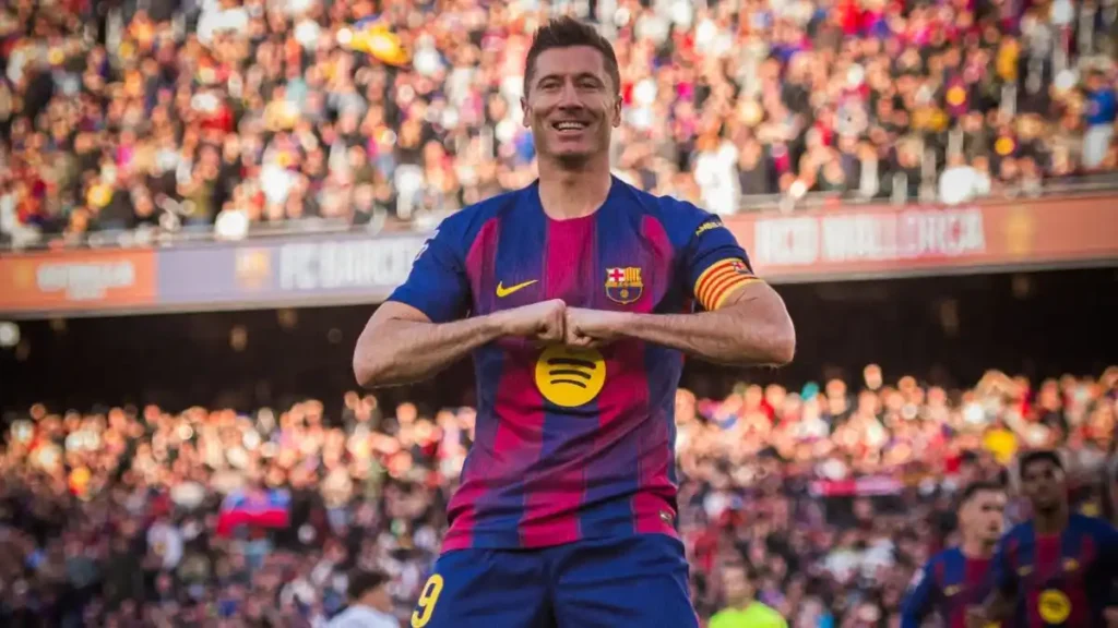 Lewandoswki con su futuro por resolver