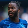 Sterling en una de las últimas veces que vistió la camiseta del Chelsea
