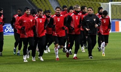 El Sevilla apunta a Diego Conde y Joselu si logra seguir en Primera