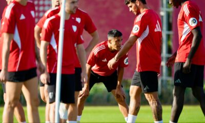 Alexis Sánchez en entrenamiento con el Sevilla FC
