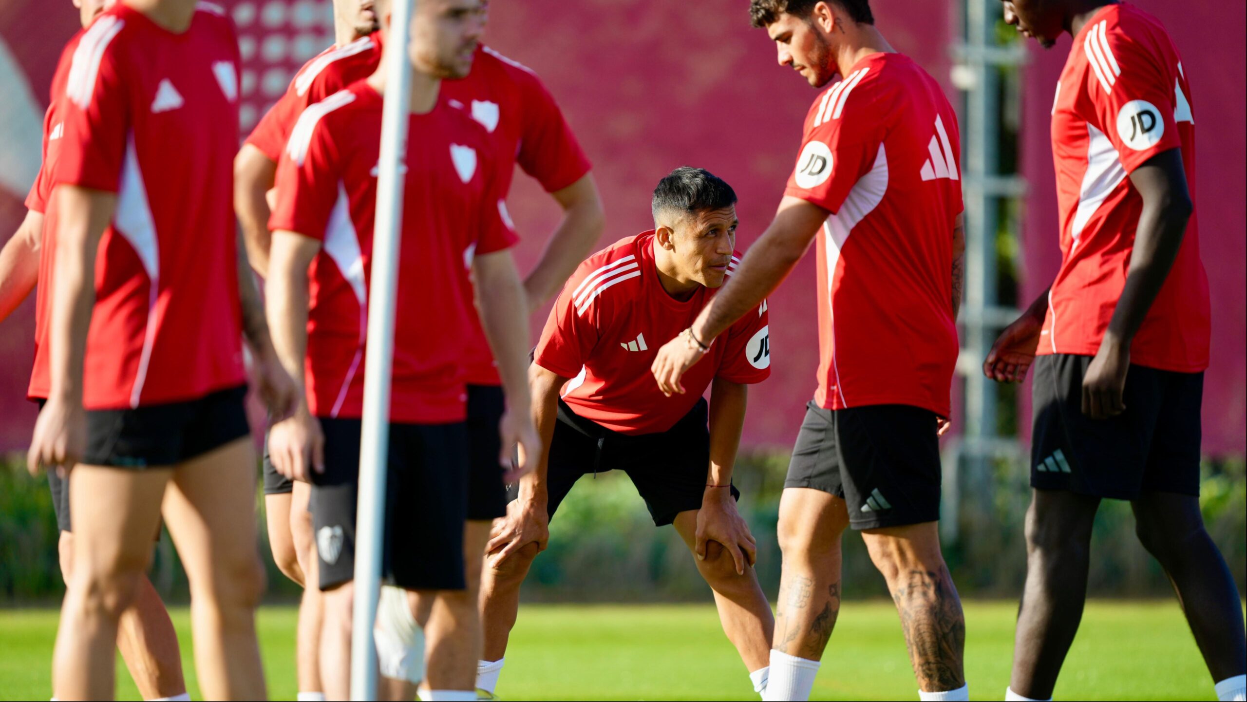 Alexis Sánchez en entrenamiento con el Sevilla FC