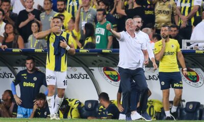 José Mourinho en la banda durante un partido del Fenerbahçe