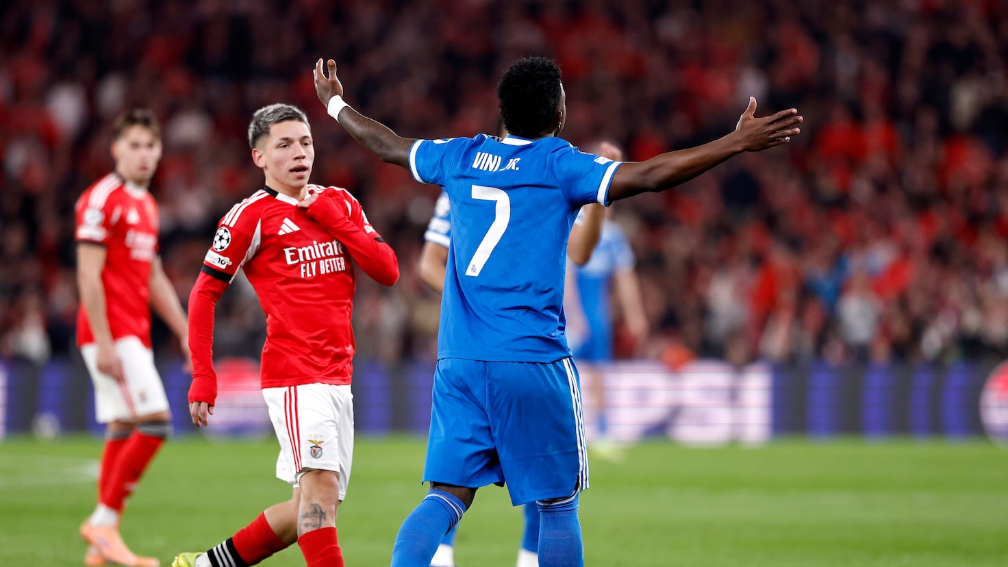 Gianluca Prestianni con la camiseta del Benfica en un partido