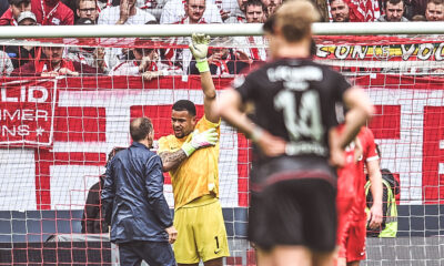 Noah Atubolu, durante un partido con el SC Freiburg, 2025