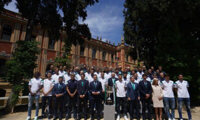 Sergio Canales durante la recepción institucional del Real Betis tras la Copa del Rey en 2022