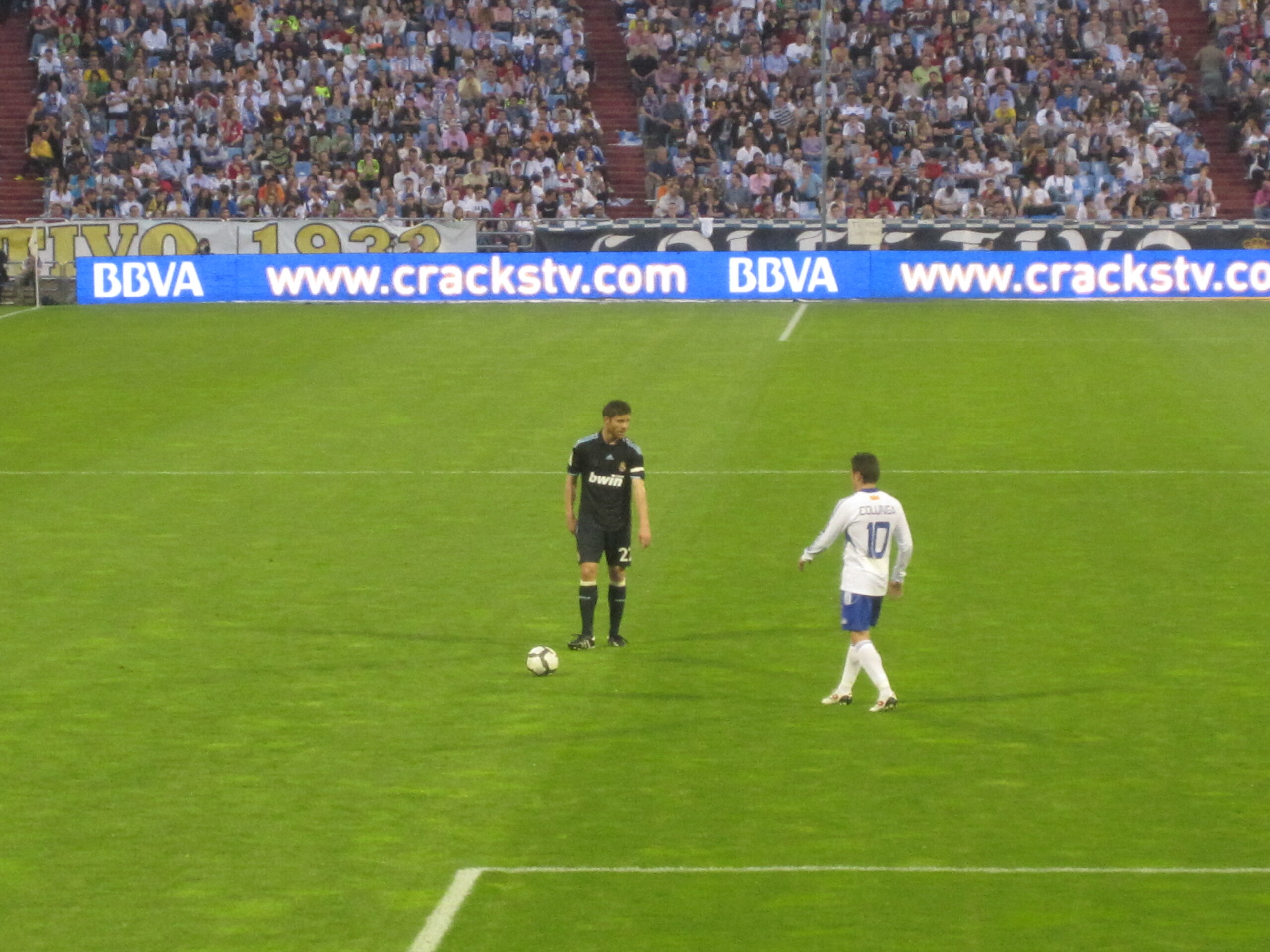 Xabi Alonso durante un partido con España en 2010
